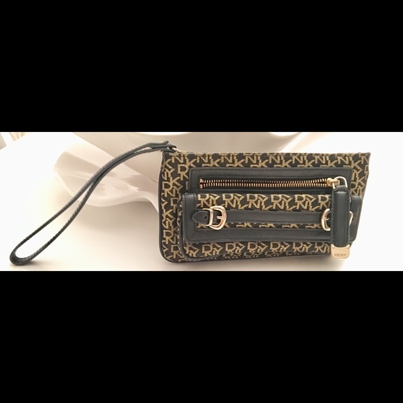 🛍💖 DKNY logo wristlet - Picture 2 of 3